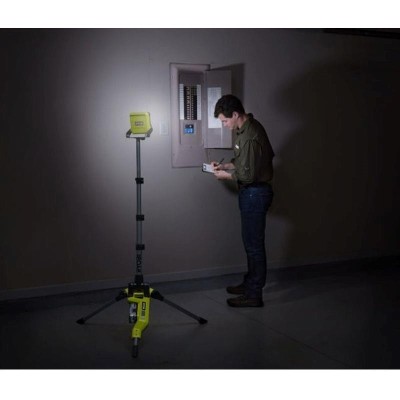 TRÍPODE DE ILUMINACIÓN LED 18V ONE+™  RYOBI (SIN BATERIA)